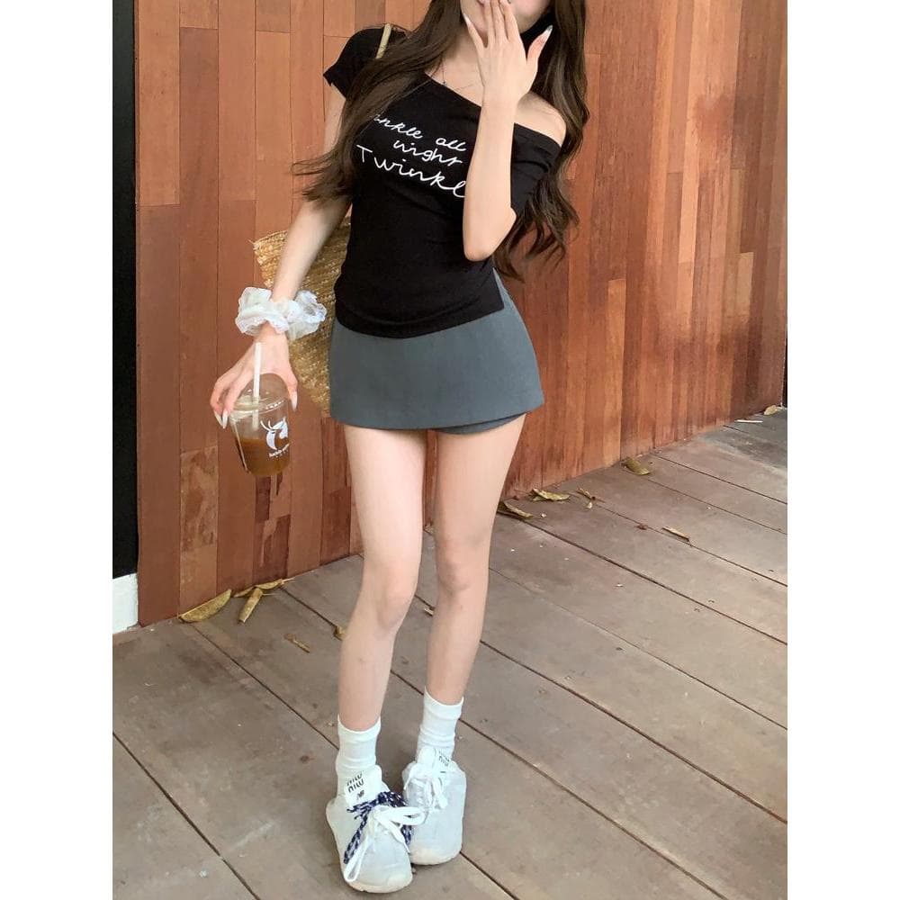 เสื้อยืด เสื้อครอป ไหล่เอียง อักษรสวย เเฟชั่นเซ็กซี่#92319 รูปที่ 9