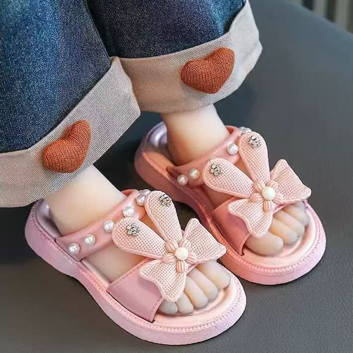 Babyonline 2F3-6 รองเท้าแตะเสริมส้นแต่งไข่มุกสำหรับเด็กผู้หญิงสุดน่ารัก พื้นนุ่ม กันน้ำ มีกันลื่น รูปที่ 3