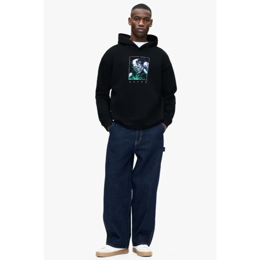 H&M ฮู้ดดี้ทรงหลวมลายพิมพ์ Men Loose Fit Printed hoodie 1306773_1 รูปที่ 1
