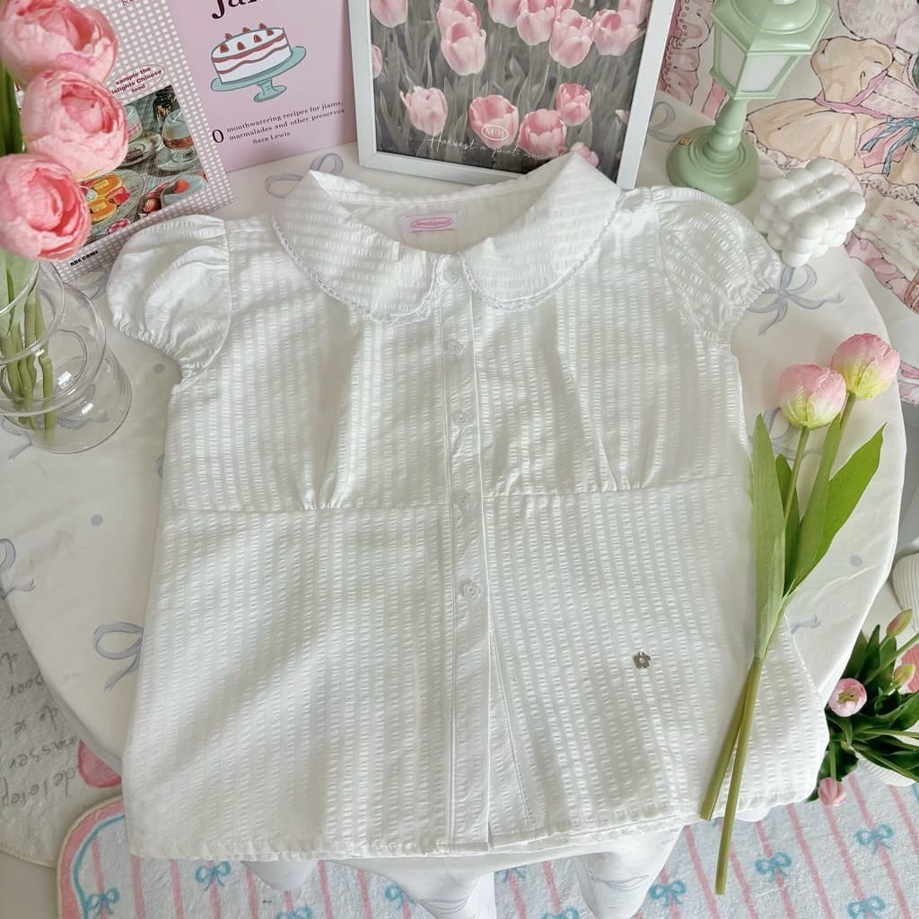 เสื้อคอบัวแต่งลูกไม้แขนจั๊มตุ๊กตา ดีเทลกระดุมหน้าใช้งานได้ น่ารัก สไตล์เกาหลี มินิมอล คาเฟ่ รูปที่ 6