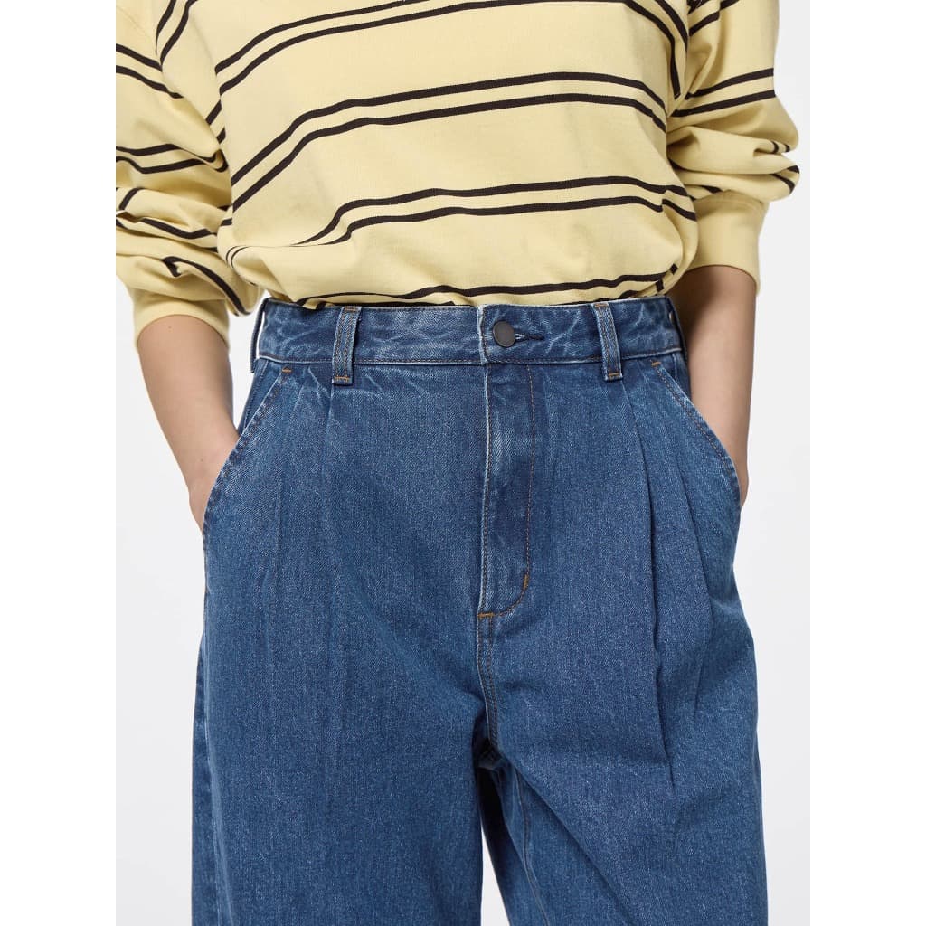 GU กางเกงผ้าเดนิมส์ จับจีบ ทรงขากว้างตรง เอวสูง /GU Denim Tuck Trouser รูปที่ 4