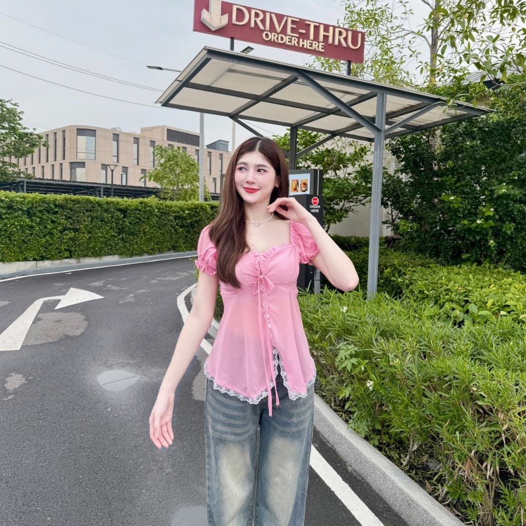 เสื้อแขนตุ๊กตา ทรงยาวชายพริ้ว แต่งลูกไม้ ระบายอก หลังสม็อค ผ้าซีฟอง ใส่สบาย LG045 รูปที่ 4