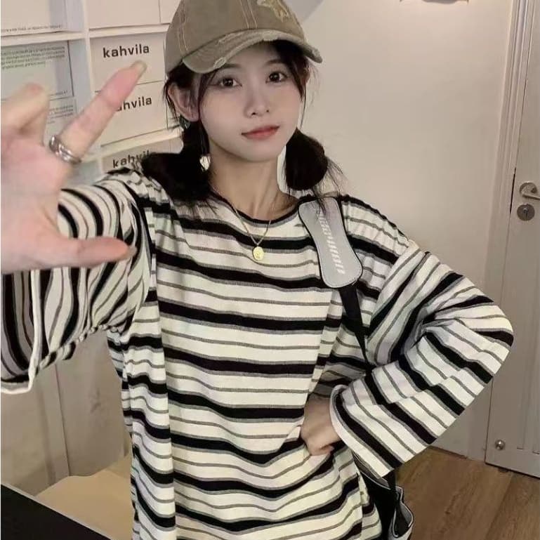 สินค้า เสื้อยืดคอกลม แขนยาว เสื้อยืดลำลอง ลายทางสไตล์เกาหลี ผ้าใส่สบายสำหรับผู้หญิง รูปที่ 3