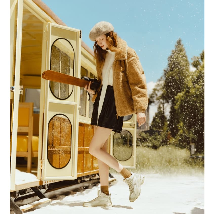 Skechers สเก็ตเชอร์ส รองเท้าผู้หญิง Women Online Exclusive Modern Comfort Winte Big Lug Shoes - 167844-NAT รูปที่ 2