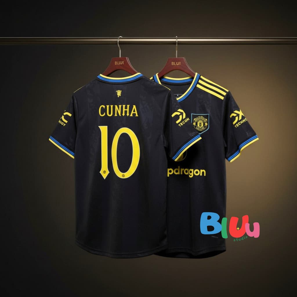 เสื้อฟุตบอล แมuยู ชุด3 สีดำ ฤดูกาล 2025-26 เกรดแฟนบอล โลโก้ปัก ในไทย รูปที่ 1