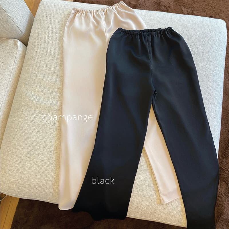 SEASON STUDIO - QUINN SATIN PANTS / กางเกงผ้าซาติน ทรงบูทคัท รูปที่ 4