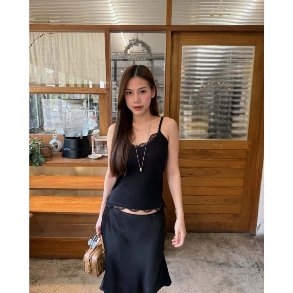 เสื้อสายเดี่ยวขอบลูกไม้ Allure lace top รูปที่ 7
