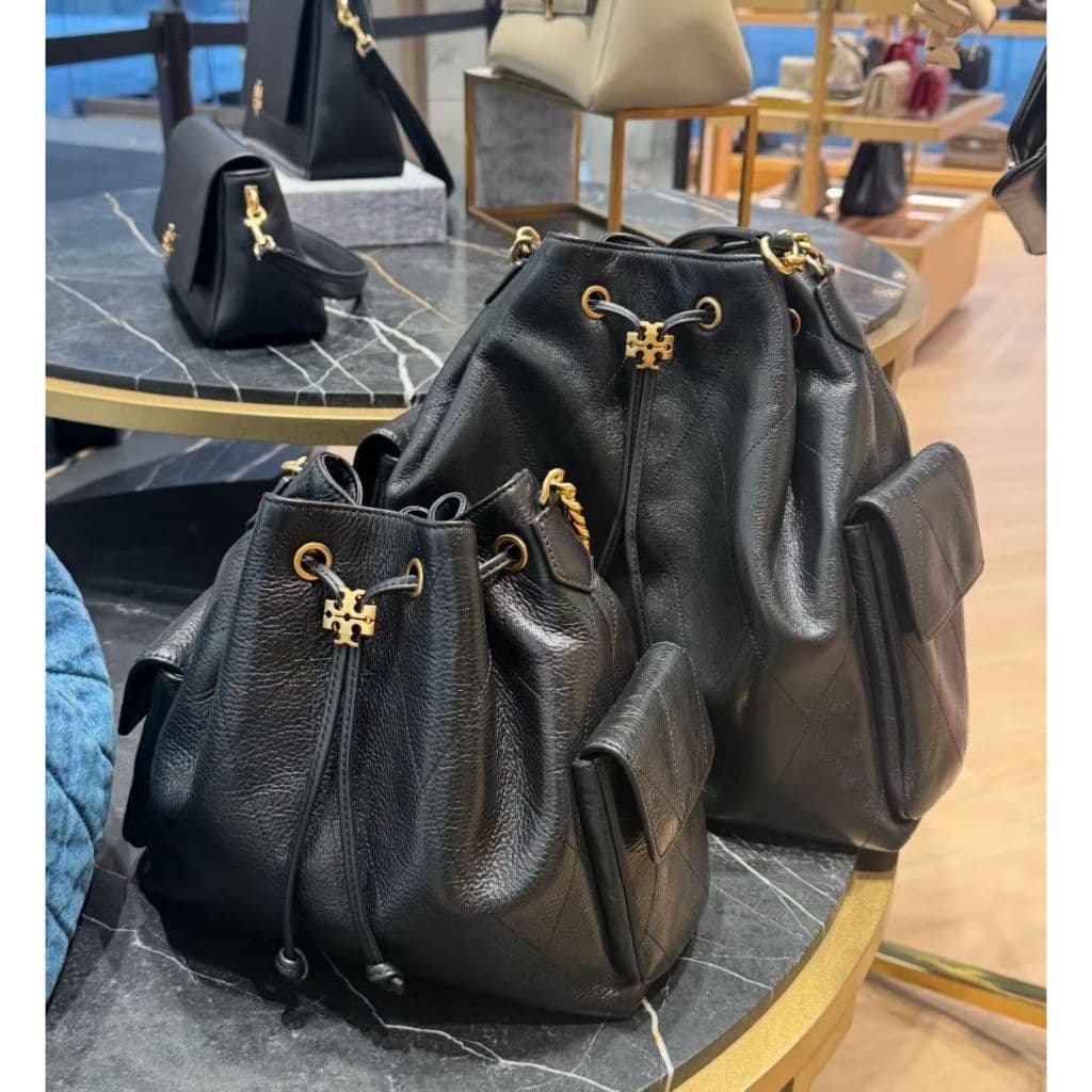ของแท้Tory Burch Charlie Bucket bag Shoulder bag กระเป๋าสะพายไหล่ดีไซน์รูดเชือก การเย็บตารางเพชร รูปที่ 8