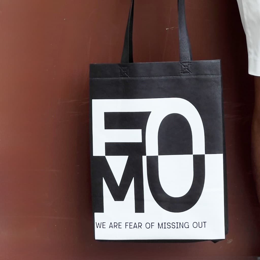 สินค้าฟรีสำหรับซื้อ 2 ตัวขึ้นไป ถุงผ้า FOMO Tote Bag Fomo ถือแบบเท่ๆ ใช้งานได้จริง แข็งแรงทนทาน