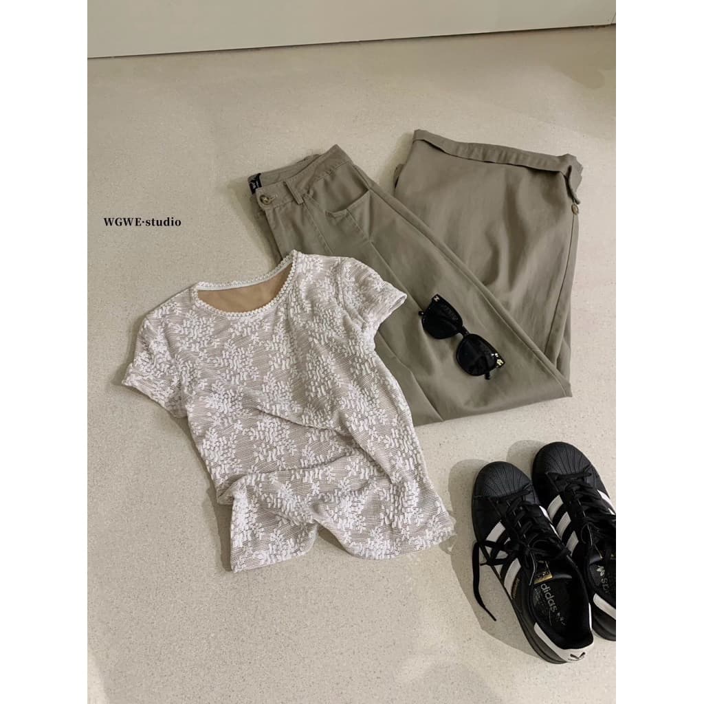 9273 เสื้อลูกไม้ซีทรูทอฉลุลาย 3D สวยปราณีต ทรงเข้ารูปสลิมฟิตเป๊ะ ดีเทลคอกลมกุ๊นขอบหยักสุดคิ้วท์ เนื้อผ้านิ่ม รูปที่ 3