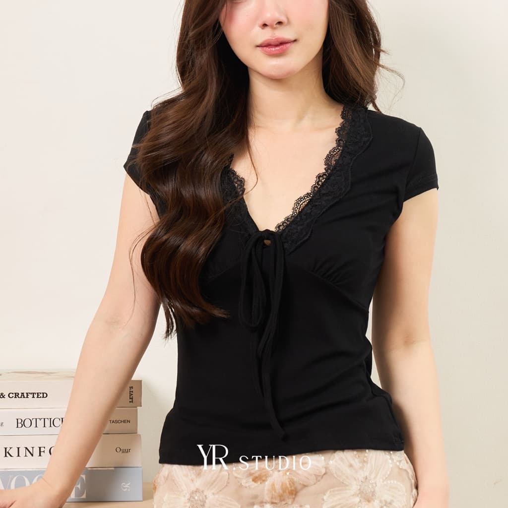 SWEET LACE TOP เสื้อยือคอวีแต่งดีไซน์ลูกไม้คอวี ดีไซน์เรียบง่าย ผ้าคอตตอลสเปนเดกซ์ ยืดนิ่ม ใส่สบาย รูปที่ 7