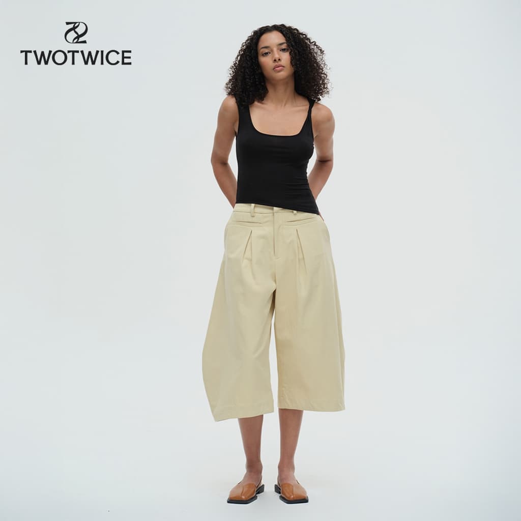 Twotwice - Square Essence Twist Tee - เสื้อแขนกุดคอเหลี่ยมสาย Twist รูปที่ 1