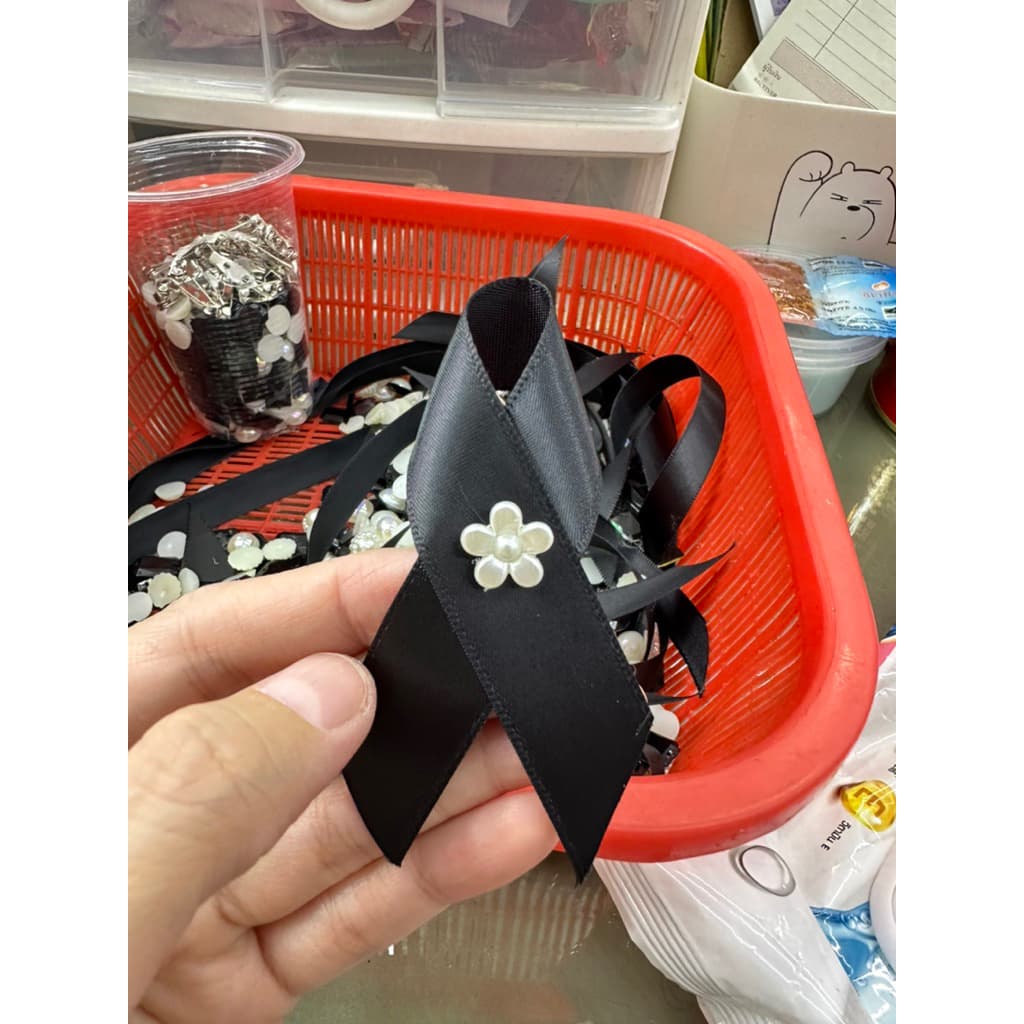 ส่งด่วน! มี18แบบ โบว์ดำ โบว์ไว้อาลัย โบว์ไว้ทุกข์ ติดเสื้อ สีดำ รูปที่ 6