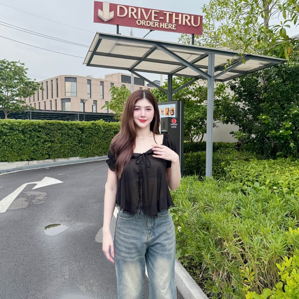 เสื้อแขนตุ๊กตา ทรงยาวชายพริ้ว แต่งลูกไม้ ระบายอก หลังสม็อค ผ้าซีฟอง ใส่สบาย LG045 รูปที่ 5