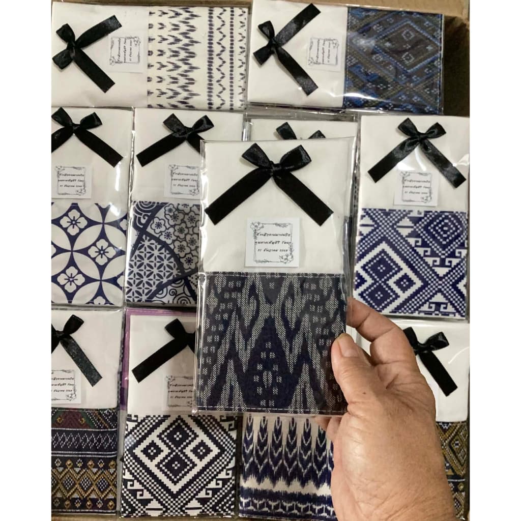 ของชำร่วยงานศพ ของที่ระลึกงานฌาปนกิจ กระเป๋าผ้าต่อผ้าไทยแสนสวย พร้อมโบว์สีดำ รูปที่ 6