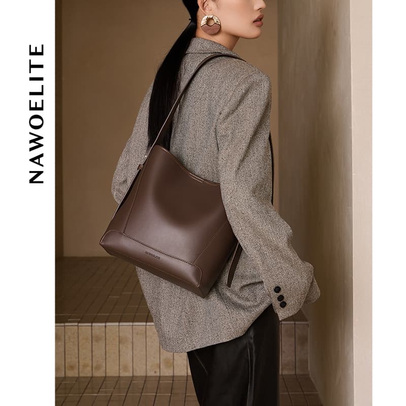 NAWOELITE กระเป๋าถังหนัง PUคลาสสิก กระเป๋า Crossbody Bag กระเป๋าแฟชั่นสุภาพสตรีกระเป๋าสะพายไหล่ Bucket Bag รูปที่ 6