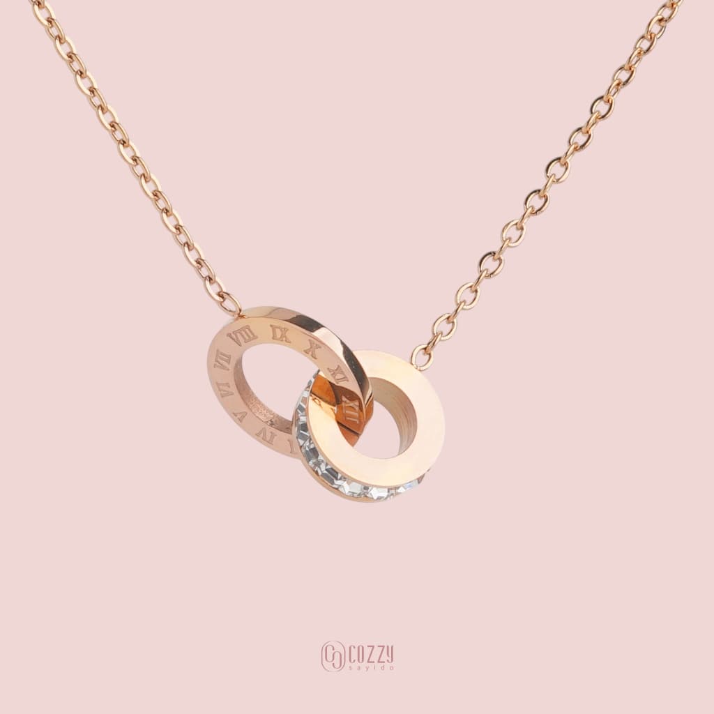 CozzySayido สร้อยจี้แบบแหวนคล้อง เพชรรอบวง สลักเลขโรมัน สวยเก๋ ทนน้ำหอม แข็งแรง ไม่ขาดง่าย รูปที่ 2