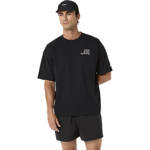 ASICS : 2031F321.002 RUNNER MESSAGE GRAPHIC RELAXED TEE MEN เสื้อคอกลมผู้ชาย รูปที่ 1