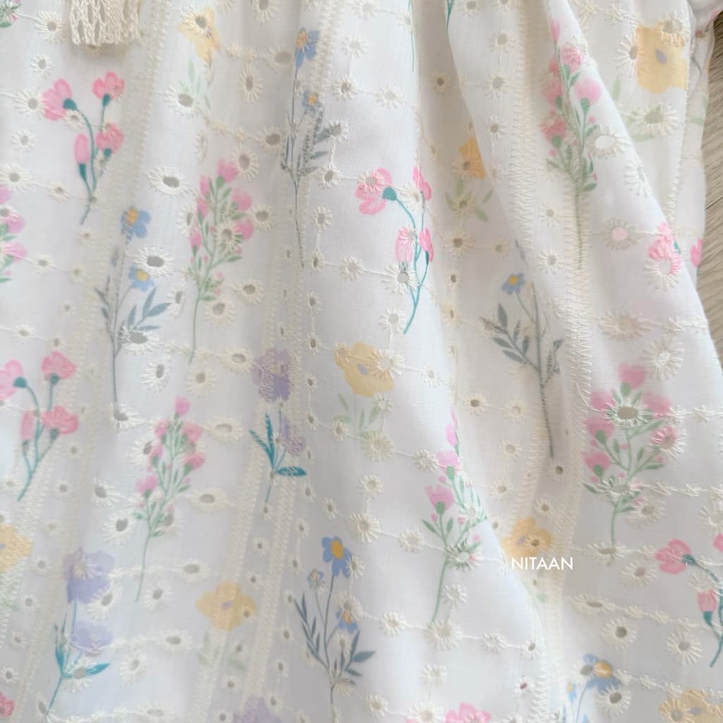 NITAAN LISA DRESS น้องลิซ่า น่ารักมากก เจ้าหญิงวงการโอเว่อร์ไซส แขนพองเกาหลี คอเหลี่ยมติดโบว์ มีกระเป๋าข้าง รูปที่ 6