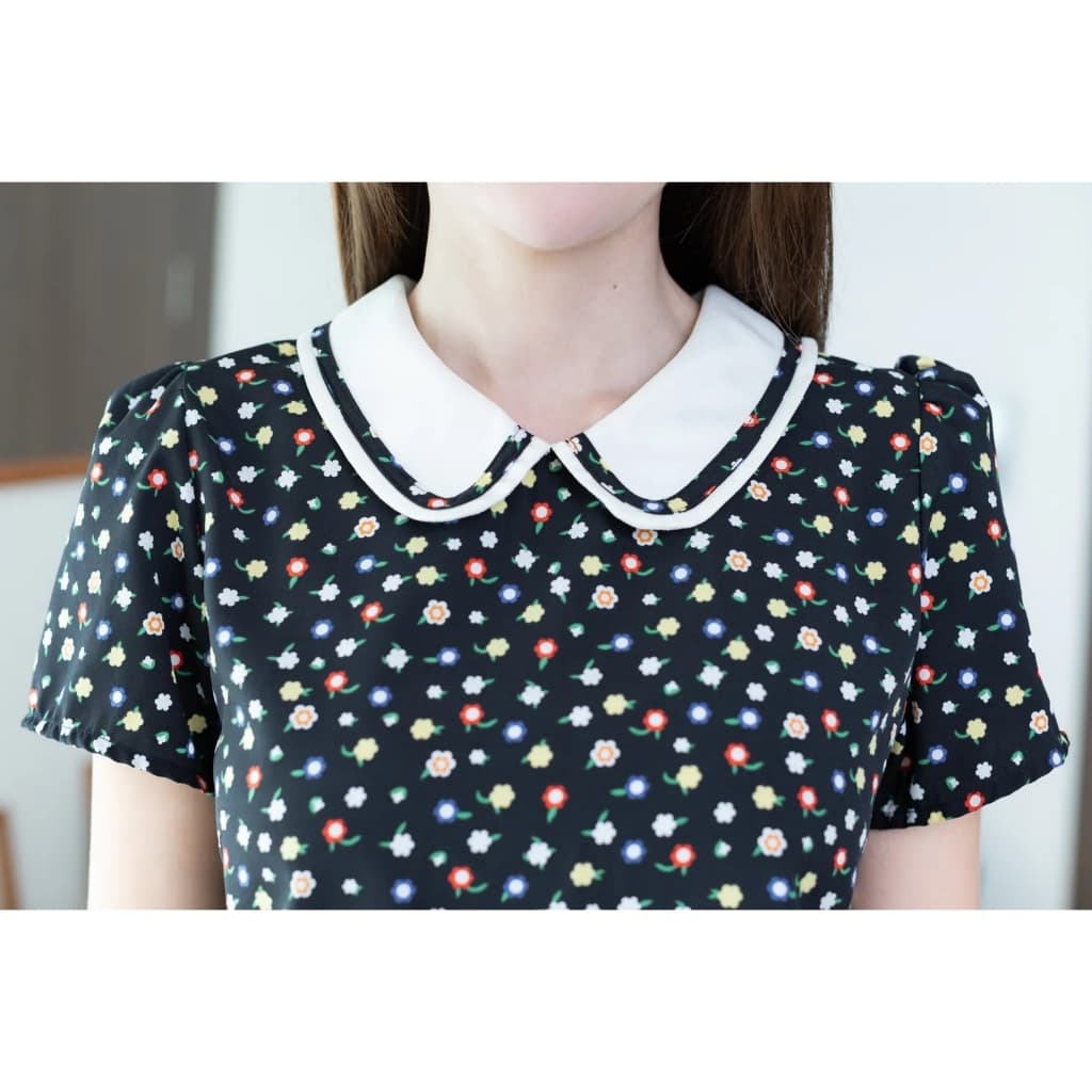 Narinari : MT4101 Trimmed Peter Pan Collar Blouse เสื้อทำงานปกบัวผ้าพิมพ์ลาย รูปที่ 5