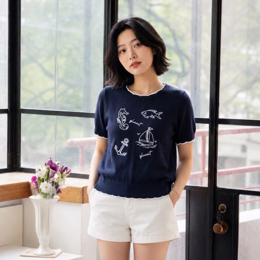 Glucoat | เสื้อนิตติ้งไหมพรมสีกรม ปักลายทะเล แต่งขอบหยักสีขาว รูปที่ 4