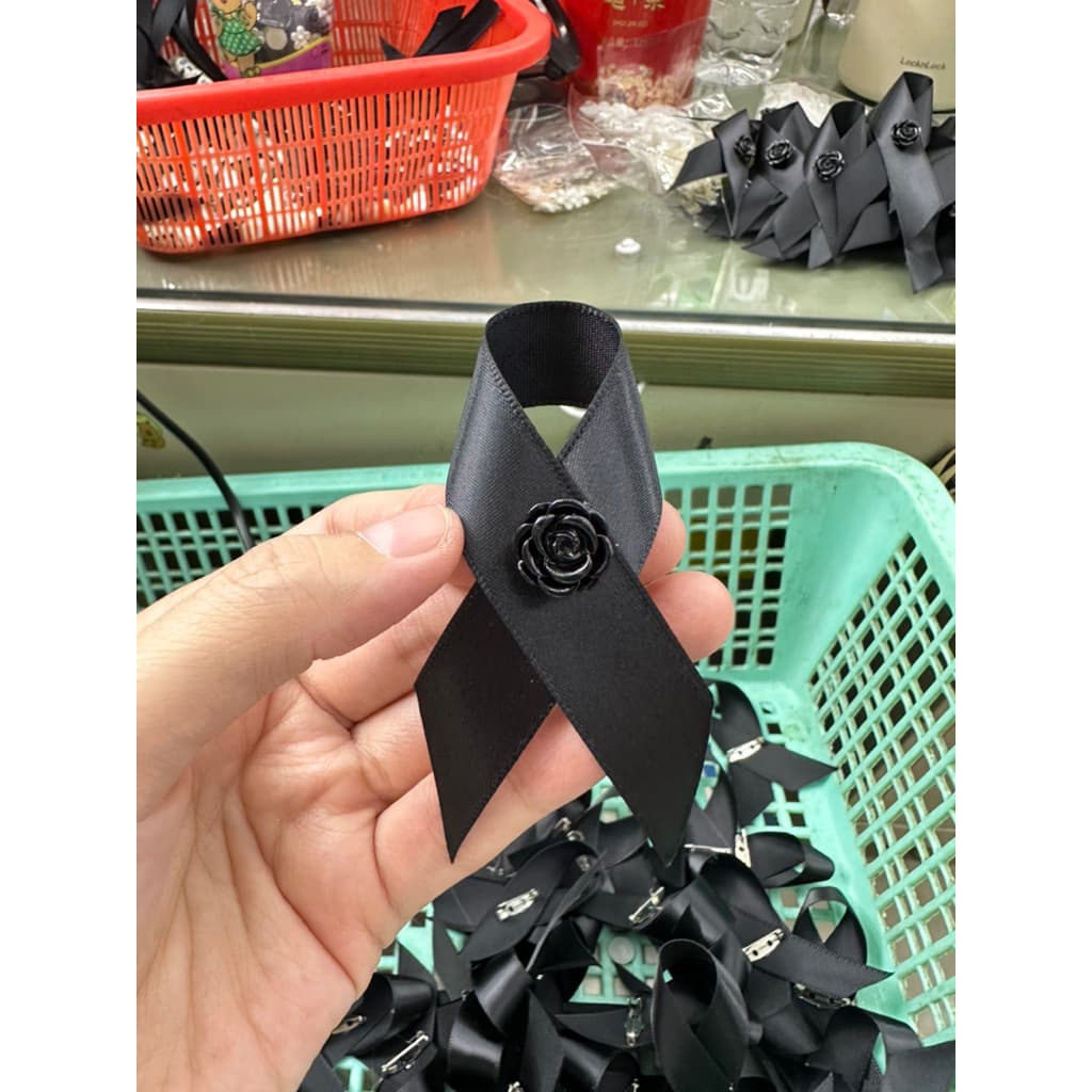 ส่งด่วน! มี18แบบ โบว์ดำ โบว์ไว้อาลัย โบว์ไว้ทุกข์ ติดเสื้อ สีดำ รูปที่ 4