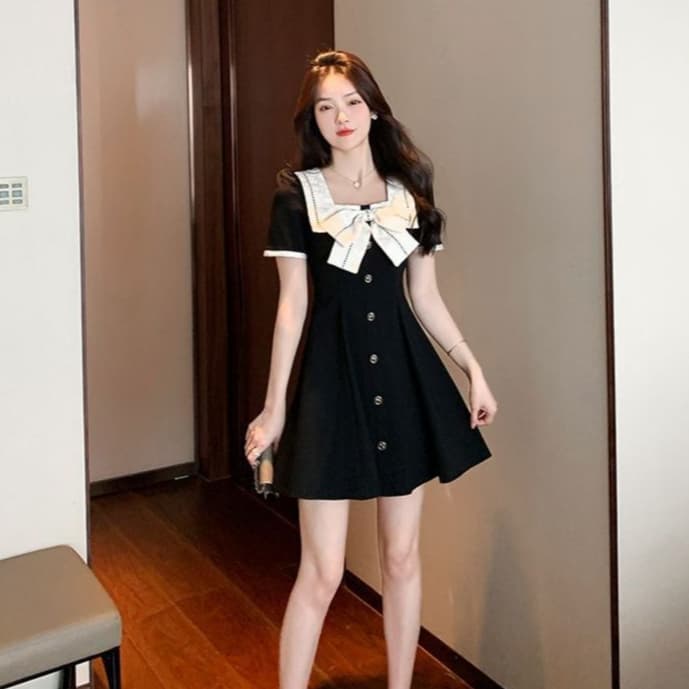 Hotgirl ชุดเดรสผู้หญิง มินิเดรสน่ารัก ชุดผู้หญิงสีดํา แต่งโบว์แขนสั้น คอเหลี่ยม สไตล์เฮปเบิร์น รูปที่ 2