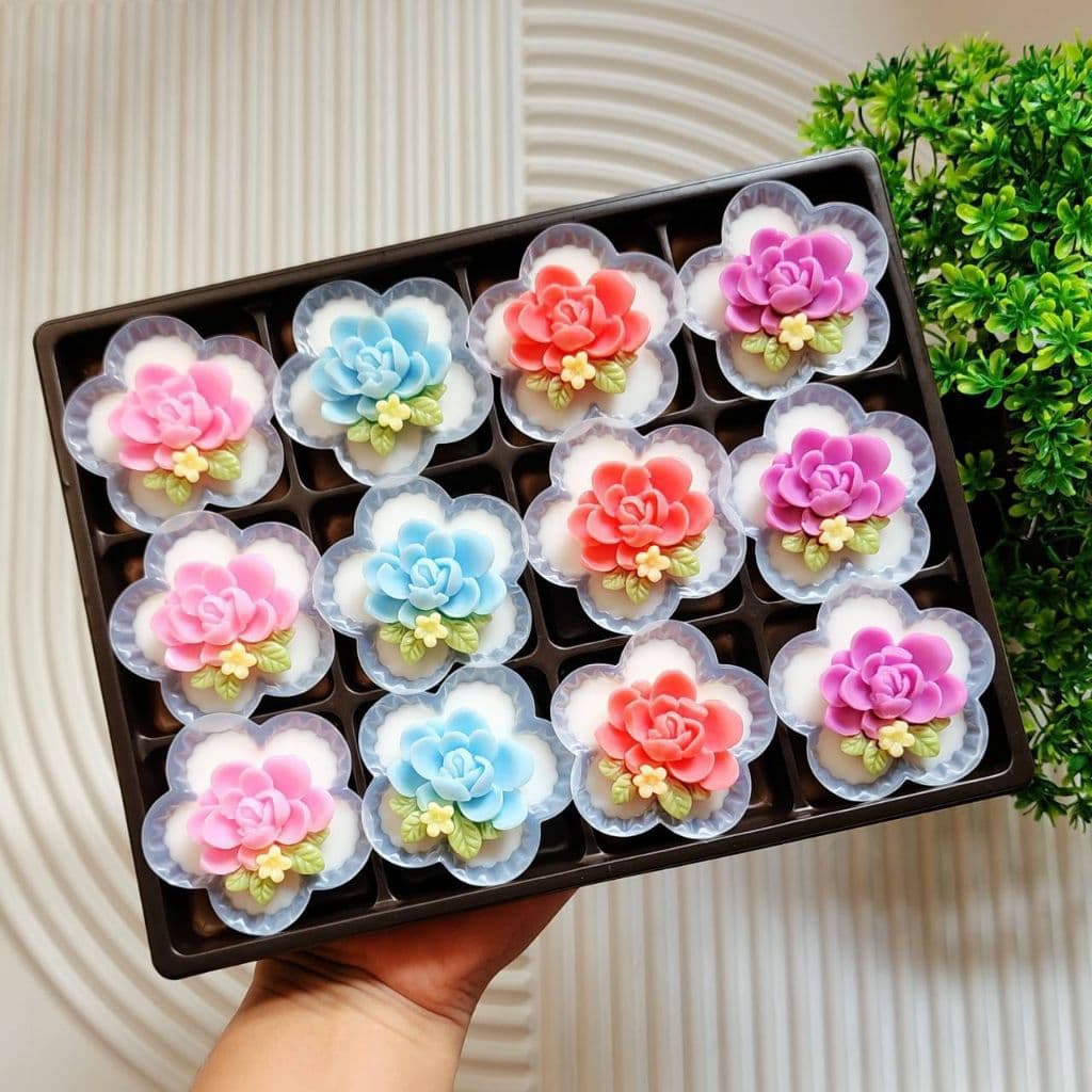 ถ้วยพลาสติก สำหรับใส่ขนม วุ้น เค้ก ช็อกโกแล็ต ขนาด 5.5×2ซม. ทรงดอกไม้ รูปที่ 2