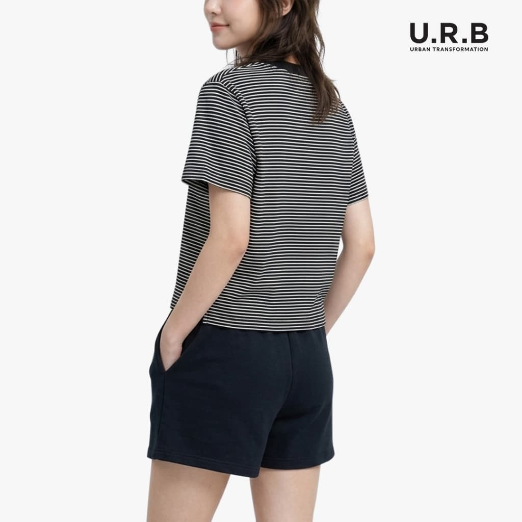 URBAN : WOMEN'S OVERSIZED STRIPED TEE เสื้อโอเวอร์ไซส์ผู้หญิงลายริ้ว รุ่น 1UTWT1070 สี Black - แบล็ค รูปที่ 3