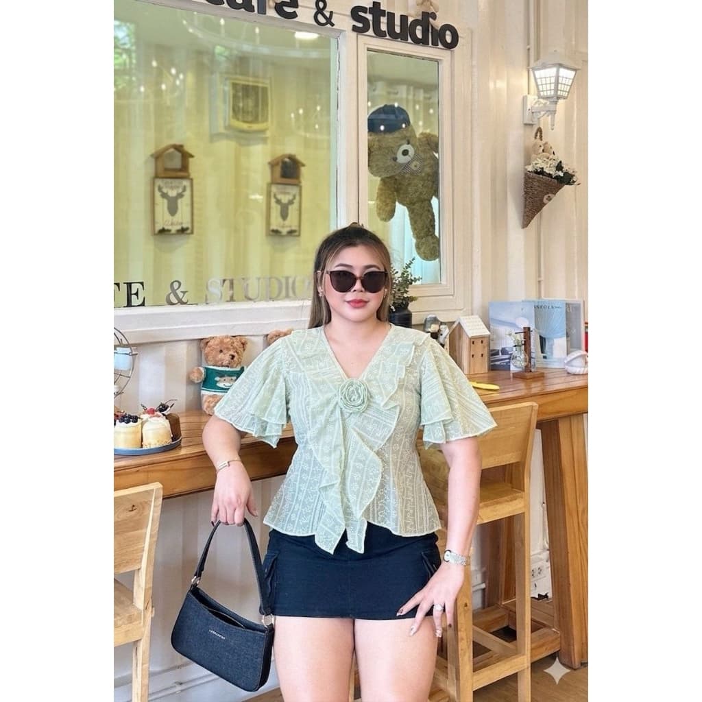 เสื้อ แขนระบายแต่งกุหลาบ ผ้าโรซี่ สม็อคหลัง ทรงเป๊ะ เข้ารูป ใส่แล้วน่ารักมากๆ รูปที่ 6