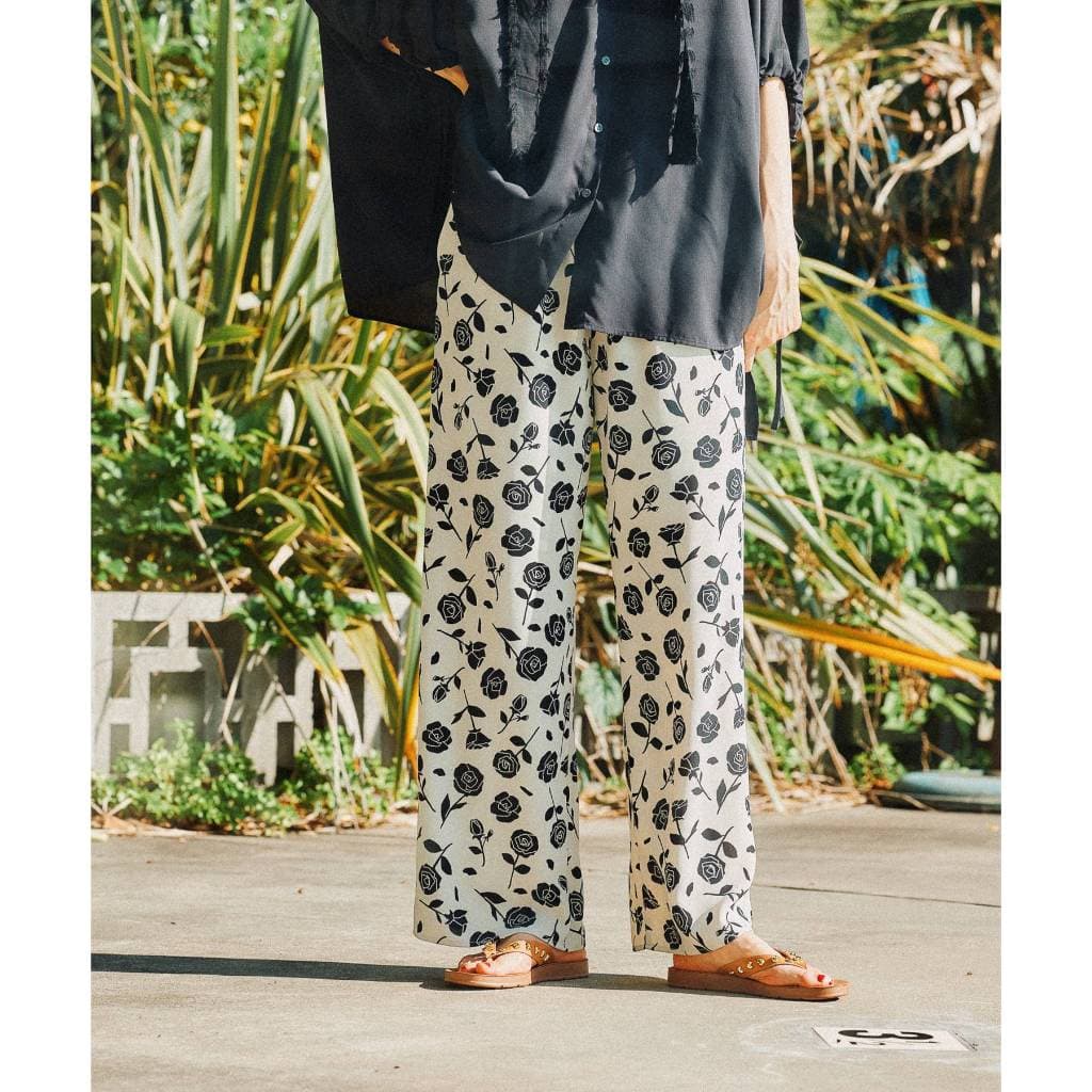 niko and ... กางเกงพิมพ์ลายวินเทจ เรียบลื่น Retro print loose-fitting pants รูปที่ 3