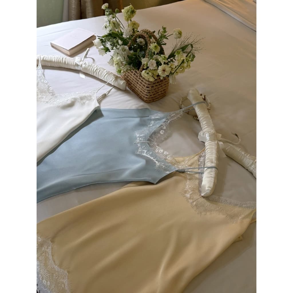 Fabrique.co - Lacie Mini Dress เดรสเจนิส เดรสสั้น เดรสสั้นซาติน เดรสซาติน เดรสลูกไม้ซาติน เดรสลูกไม้ ชุดนอนไม่ได้นอน รูปที่ 9