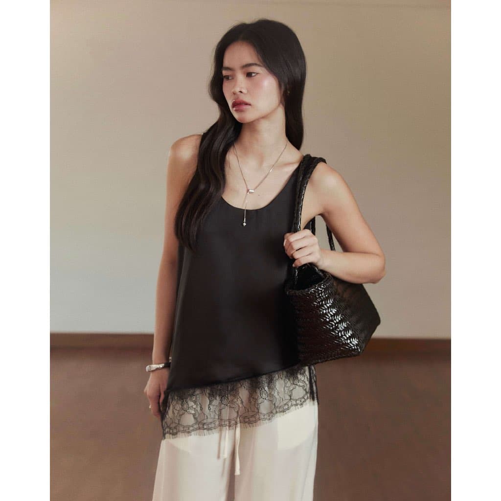 Lyra lace top เสื้อซาตินต่อชายลูกไม้ รูปที่ 3