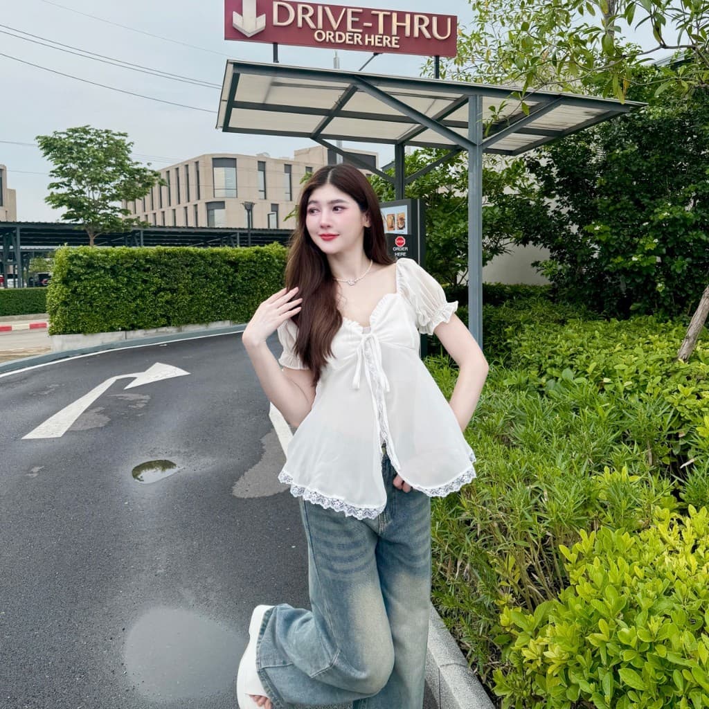 เสื้อแขนตุ๊กตา ทรงยาวชายพริ้ว แต่งลูกไม้ ระบายอก หลังสม็อค ผ้าซีฟอง ใส่สบาย LG045 รูปที่ 2