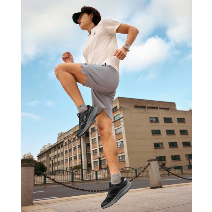 Skechers สเก็ตเชอร์ส รองเท้าผู้ชาย Men Performance GOrun Consiste 2.0 Shoes - 220861-BKCC รูปที่ 3