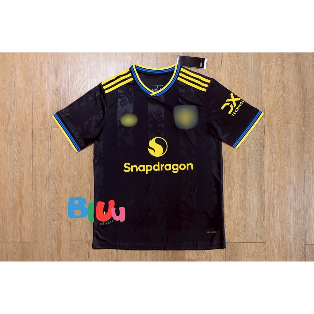 เสื้อฟุตบอล แมuยู ชุด3 สีดำ ฤดูกาล 2025-26 เกรดแฟนบอล โลโก้ปัก ในไทย รูปที่ 2
