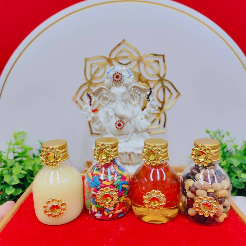 MT-PRY44 ชุดไหว้4ขวดจิ๋ว ถวายพระพิฆเนศ พระแม่ลักษมี เนยกีย์ น้ำผึ้ง ข้าว 9 สี ถั่ว 9 สี น้ำกุหลาบ รูปที่ 1