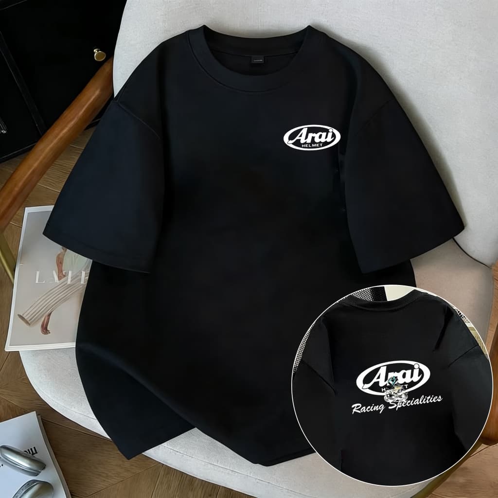 ทีเชิ้ตกราฟิก Arai Racing Specialties สำหรับผู้ชาย - สีขาว คอวี แขนสั้น โลโก้สีดำ ระบายอากาศได้ดี ขนาดปกติ รูปที่ 1