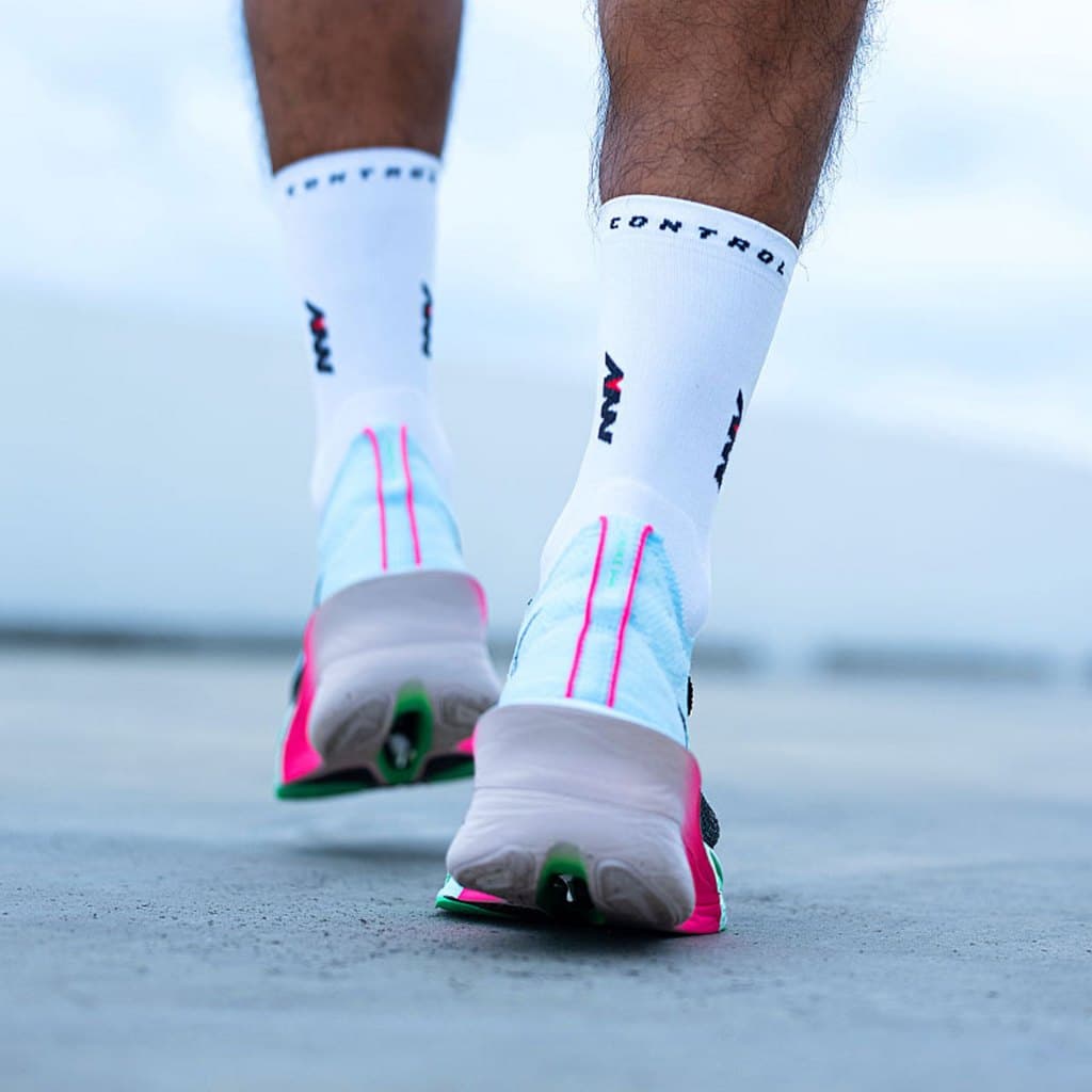 NNV Running Socks / ถุงเท้าไร้ตะเข็บสำหรับวิ่งระยะมาราธอน ข้อกลาง รูปที่ 6