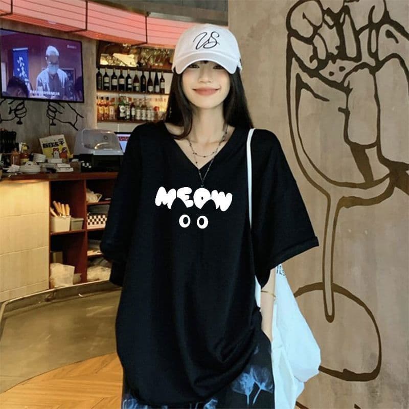 เสื้อยืดแขนสั้นคอวีทรงหลวมขนาดใหญ่สำหรับผู้หญิงไซส์ใหญ่ตัวนี้ เป็นเสื้อผ้าที่เหมาะสำหรับผู้หญิงรูปร่างอวบและมีน้ำหนักเกิ รูปที่ 8