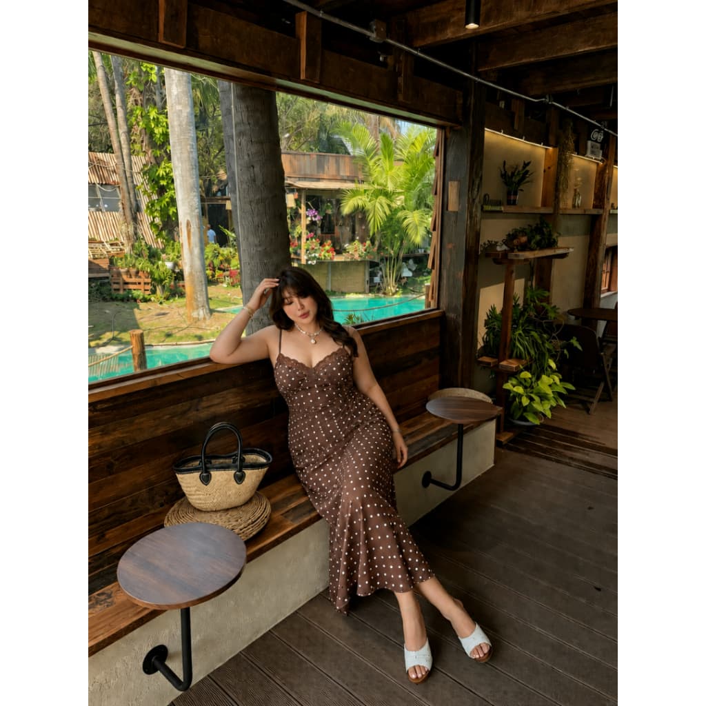 CiCi Plus+ เดรสยาวสายเดี่ยวPokadot แต่งลูกไม้ช่วงอก สายปรับได้และมีซิบข้าง ดีเทลผูกหลัง มีซับใน สไตล์สาวพลัสไซส์ รูปที่ 2