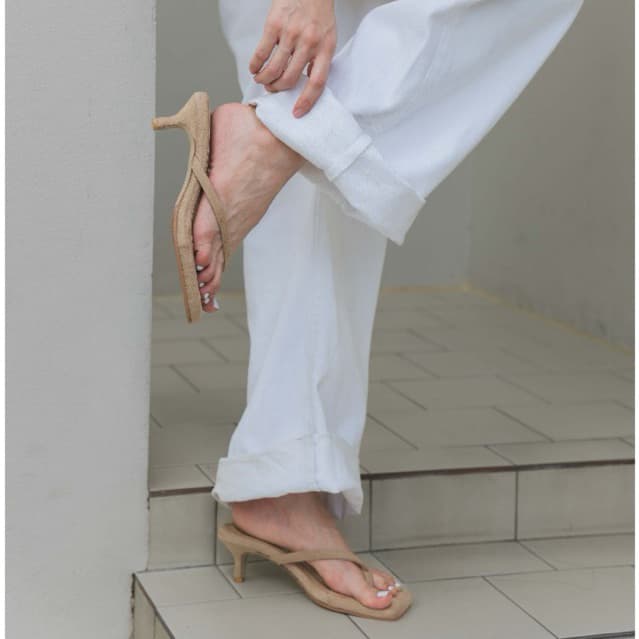 TACHA Alexa sandals รองเท้าหูหนีบหนังกลับ ส้น 1.5 นิ้ว รูปที่ 3