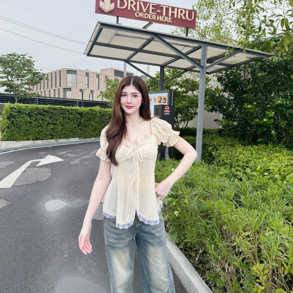 เสื้อแขนตุ๊กตา ทรงยาวชายพริ้ว แต่งลูกไม้ ระบายอก หลังสม็อค ผ้าซีฟอง ใส่สบาย LG045 รูปที่ 3