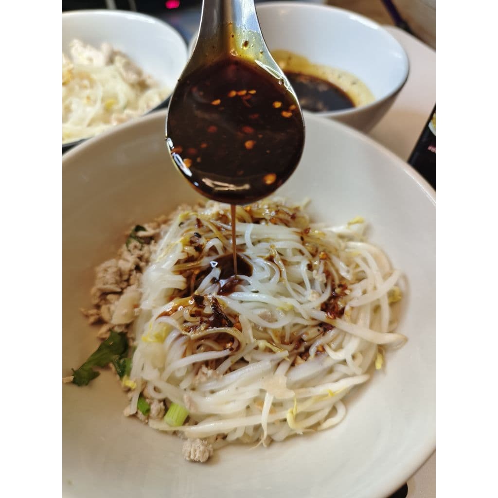 ซอสก๋วยเตี๋ยวแห้ง สูตรหอมพริกคั่วกระเทียม แบรนด์มหัศจรรย์ ขนาดท้าลอง 300 กรัม เผ็ดแซ่บ อร่อยสุด หยุดไม่ได้ 6L รูปที่ 4
