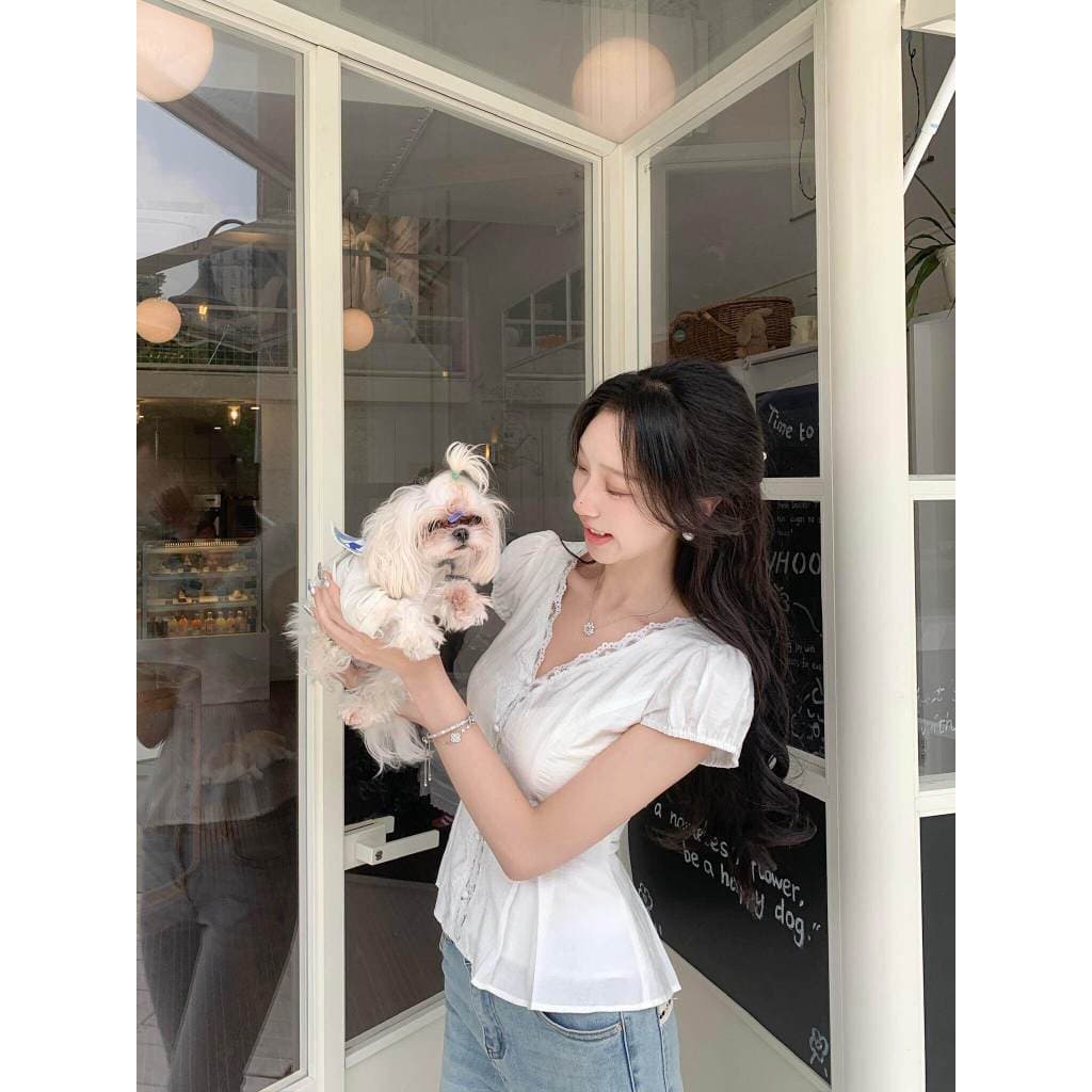 Chunn เสื้อเชิ้ตแขนสั้นลูกไม้ คอวี สไตล์ฝรั่งเศส ทรงกระชับ ดูผอม ทันสมัย แฟชั่นสวยหรู รูปที่ 8