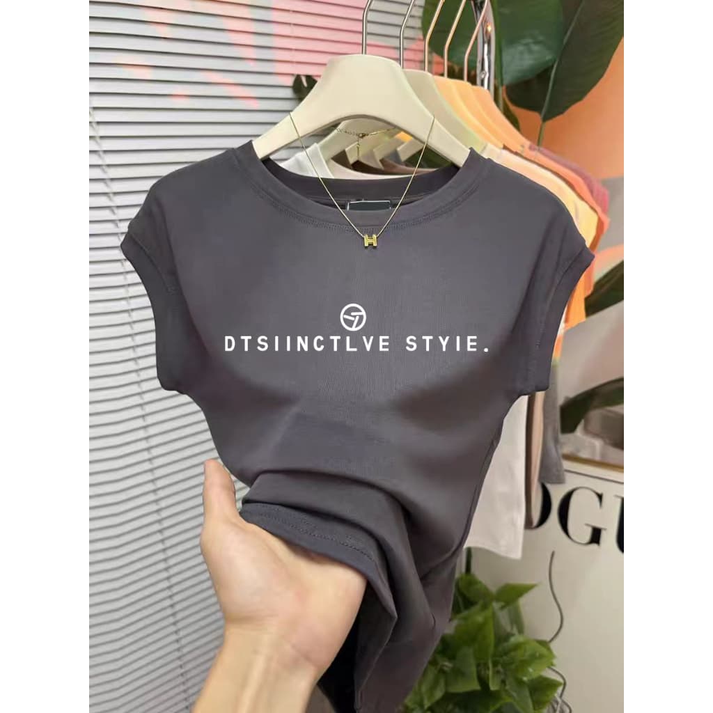 เสื้อยืดแขนกุดทรงเข้ารูปคุณภาพสูงสำหรับผู้หญิง ดีไซน์เรียบหรู แขนกุด คอทรงกลม เสื้อครอป จัดส่งจากกรุงเทพฯ รูปที่ 9