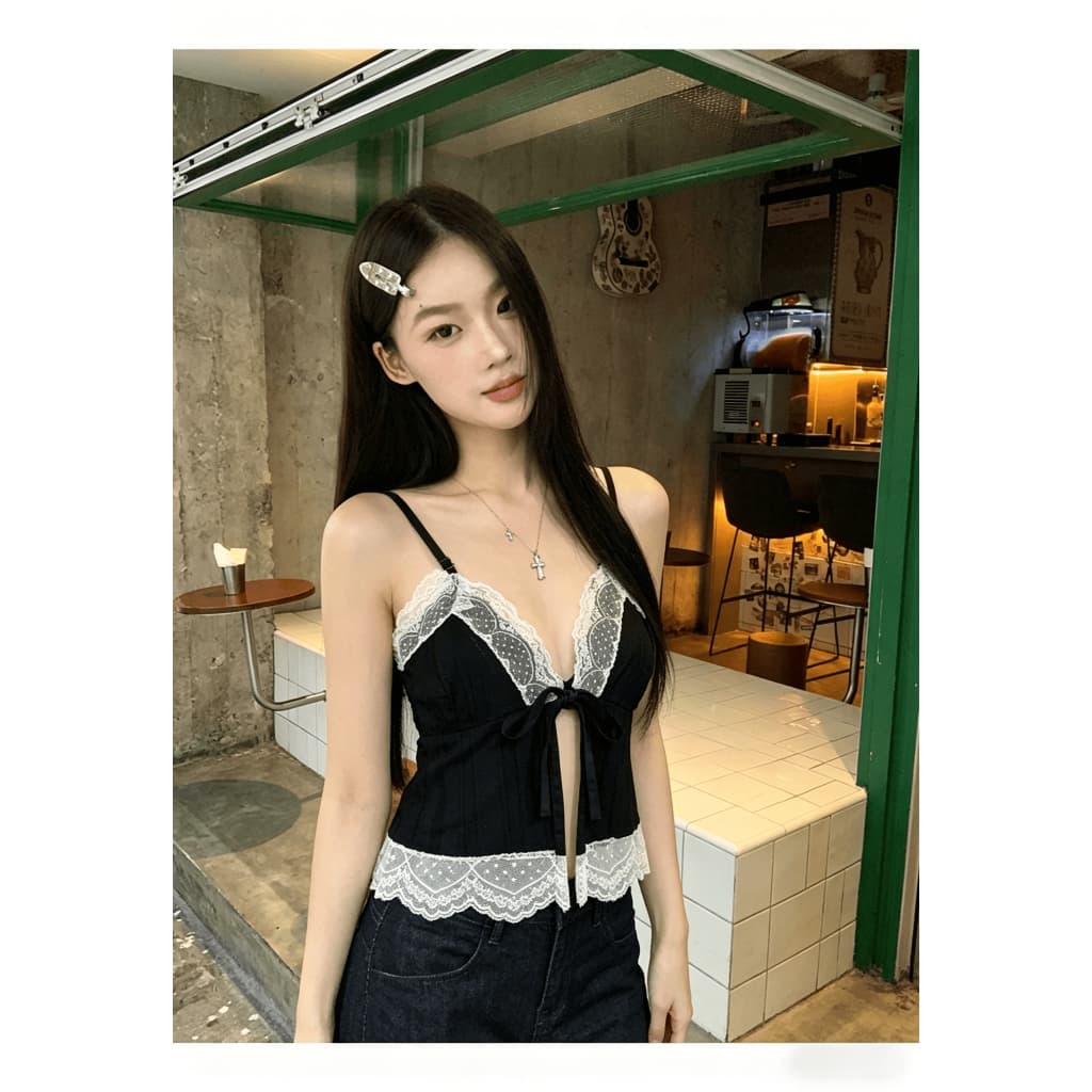 Kitty ขอบลูกไม้ เว้าหน้าอกเปิดหลัง เสื้อเซ็กซี่ผู้หญิง เสื้อเกาะอกผู้หญิง เสื้อสายเดี่ยวบาง สุดเซ็กซี่ รูปที่ 2