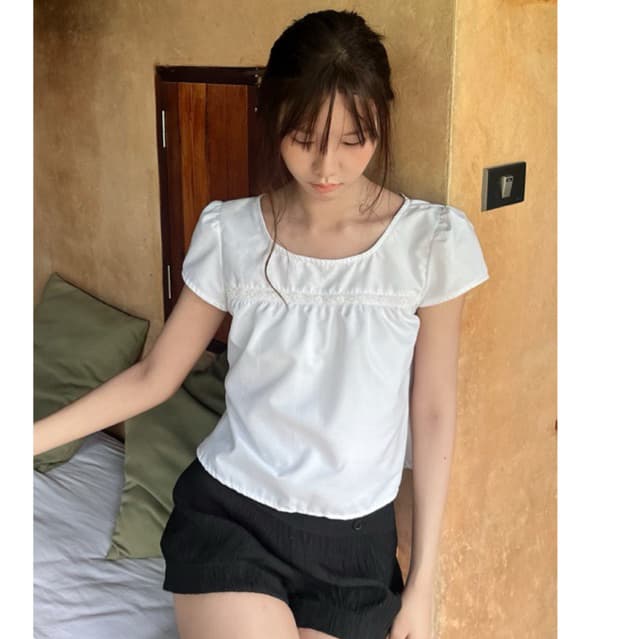 Aurelia top - เสื้อแขนพองเบาๆสีขาว ตกแต่งลูกไม้คั่นอก รูปที่ 6
