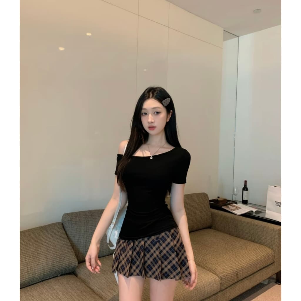 MUDO เสื้อแขนสั้นคอปาดไหล่เดี่ยวผู้หญิง เซ็กซี่เข้ากับทุกชุด ทันแฟชั่น ผ้านุ่มสบาย สไตล์วัยรุ่น เหมาะฤดูร้อน #1005 รูปที่ 2