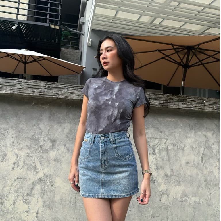 Atipashop - Silhouette Denim Skirt กระโปรงยีนส์สั้น ทรงสวย รูปที่ 2